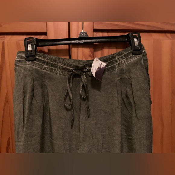 New W/ Tags! Beautiful Soft Pull on Pants Size M - Picture 2 of 5